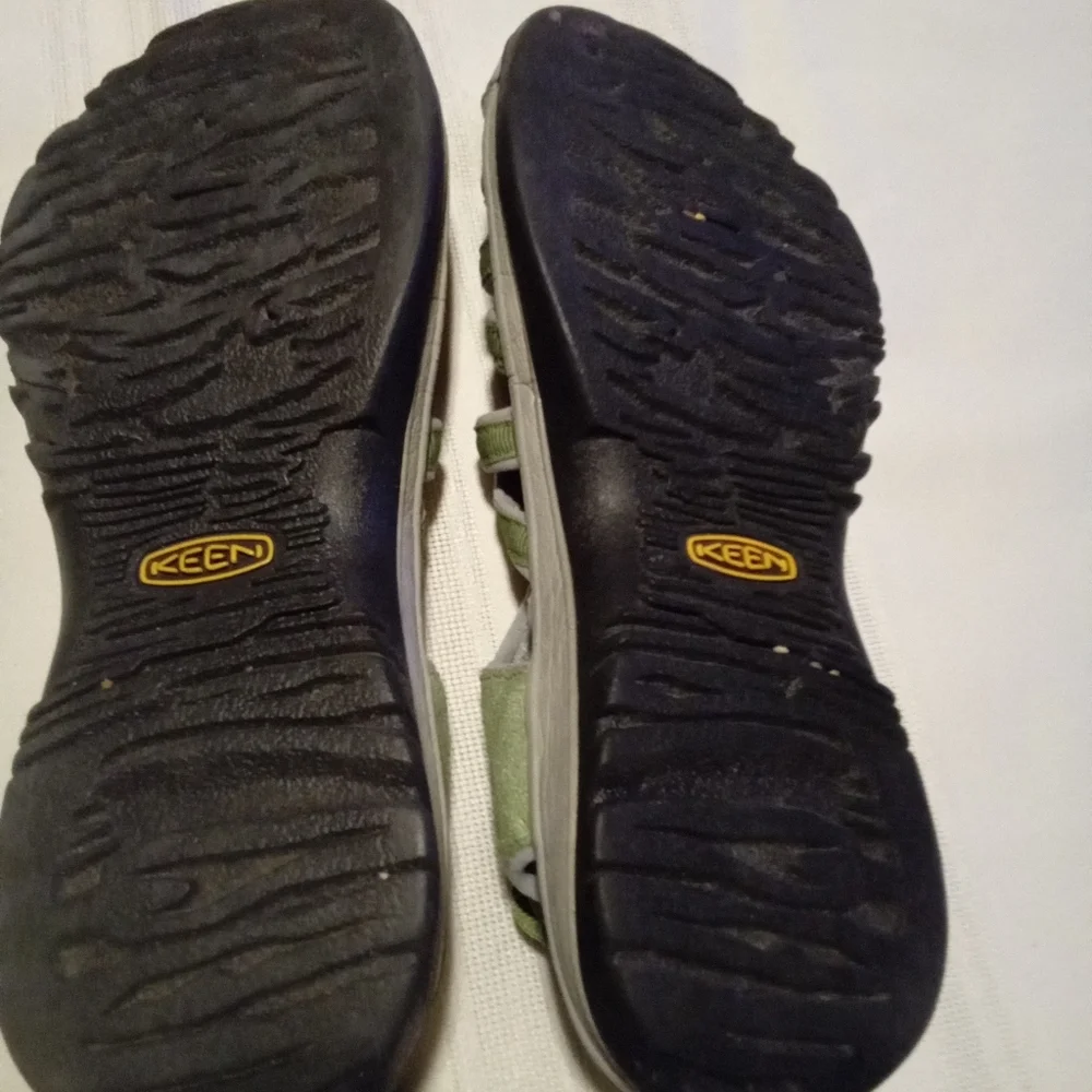 Adult Keens Green Outdoor Sandals Size 10 - Picture 3 of 7